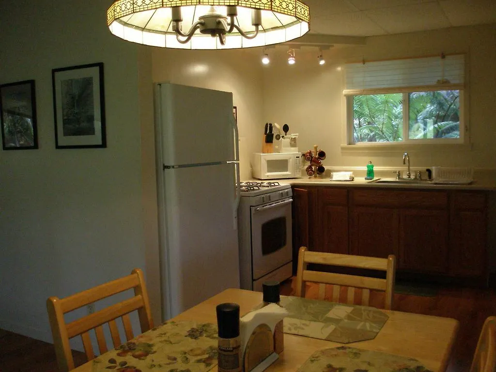 Volcano Country Cottages Bed and Breakfast