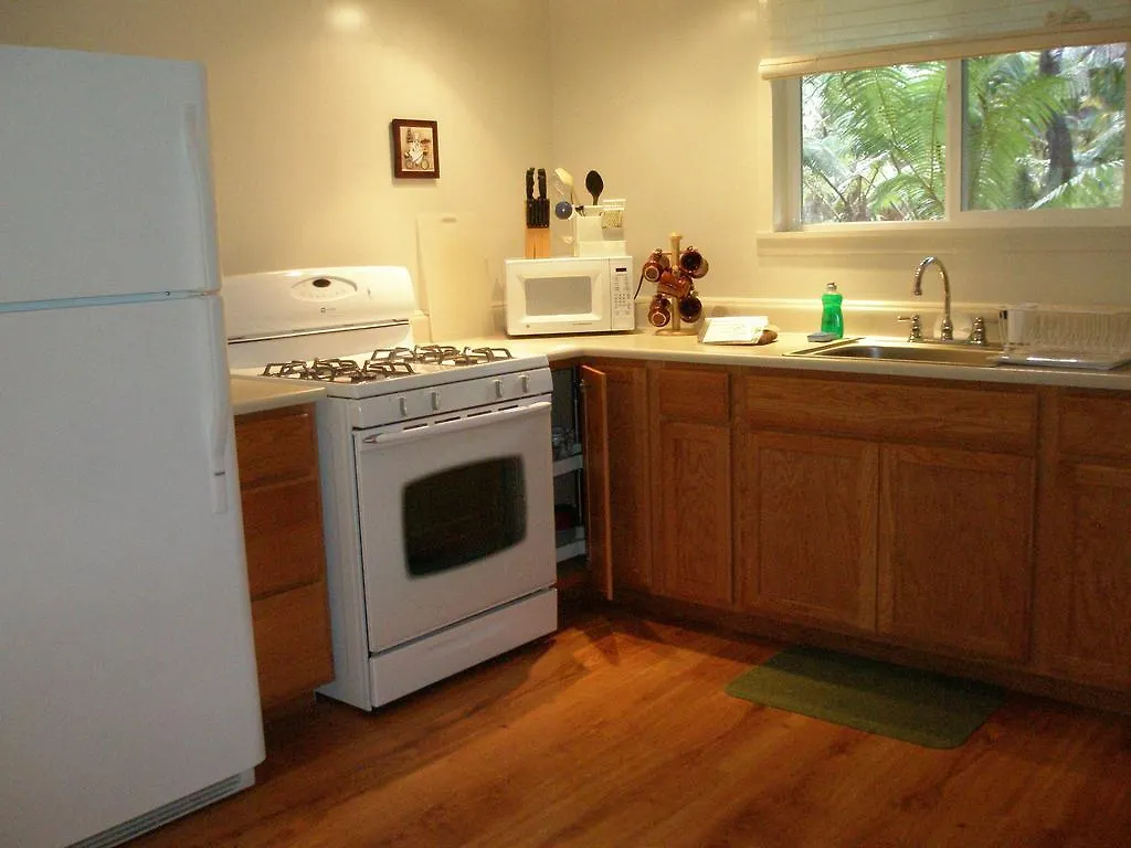 Volcano Country Cottages Bed and Breakfast