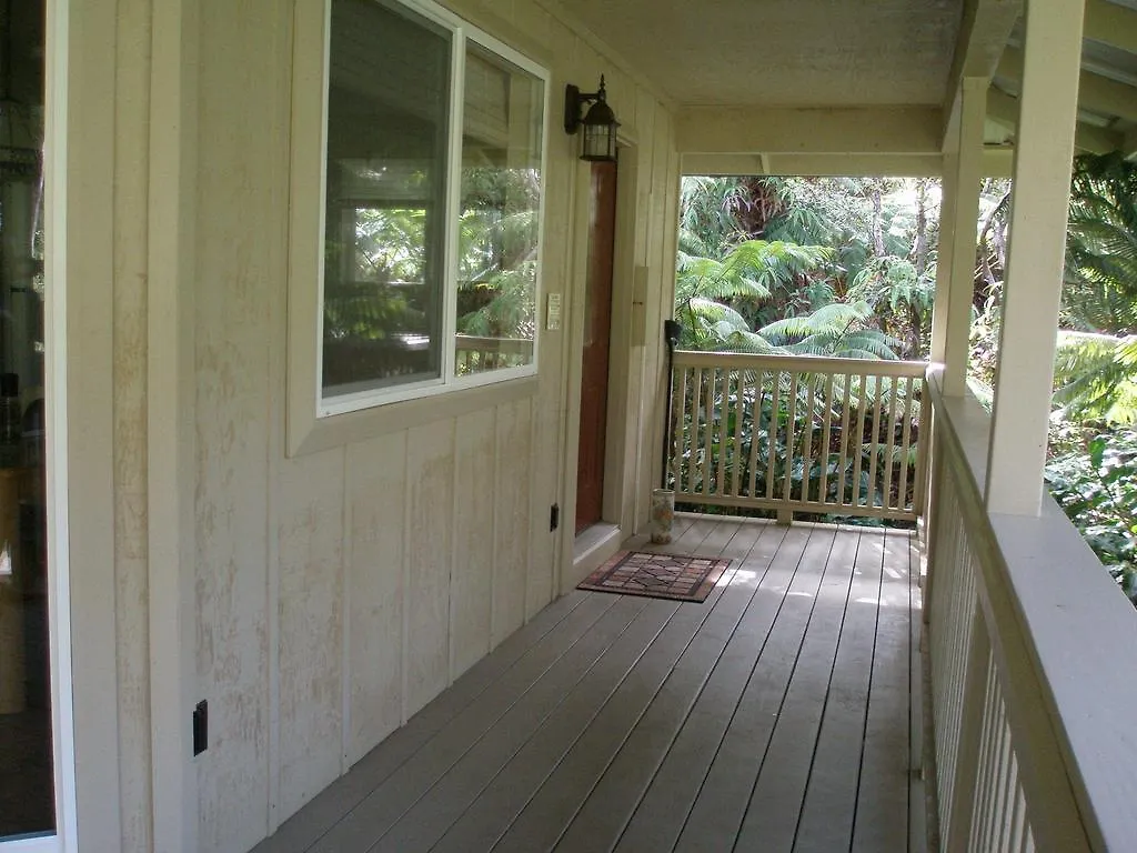 Volcano Country Cottages Bed and Breakfast
