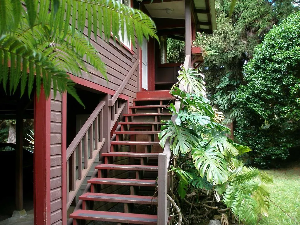 Volcano Country Cottages Bed and Breakfast